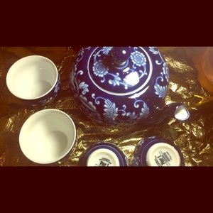 A Mandarin Porcelain Tea Set,with four tea cups